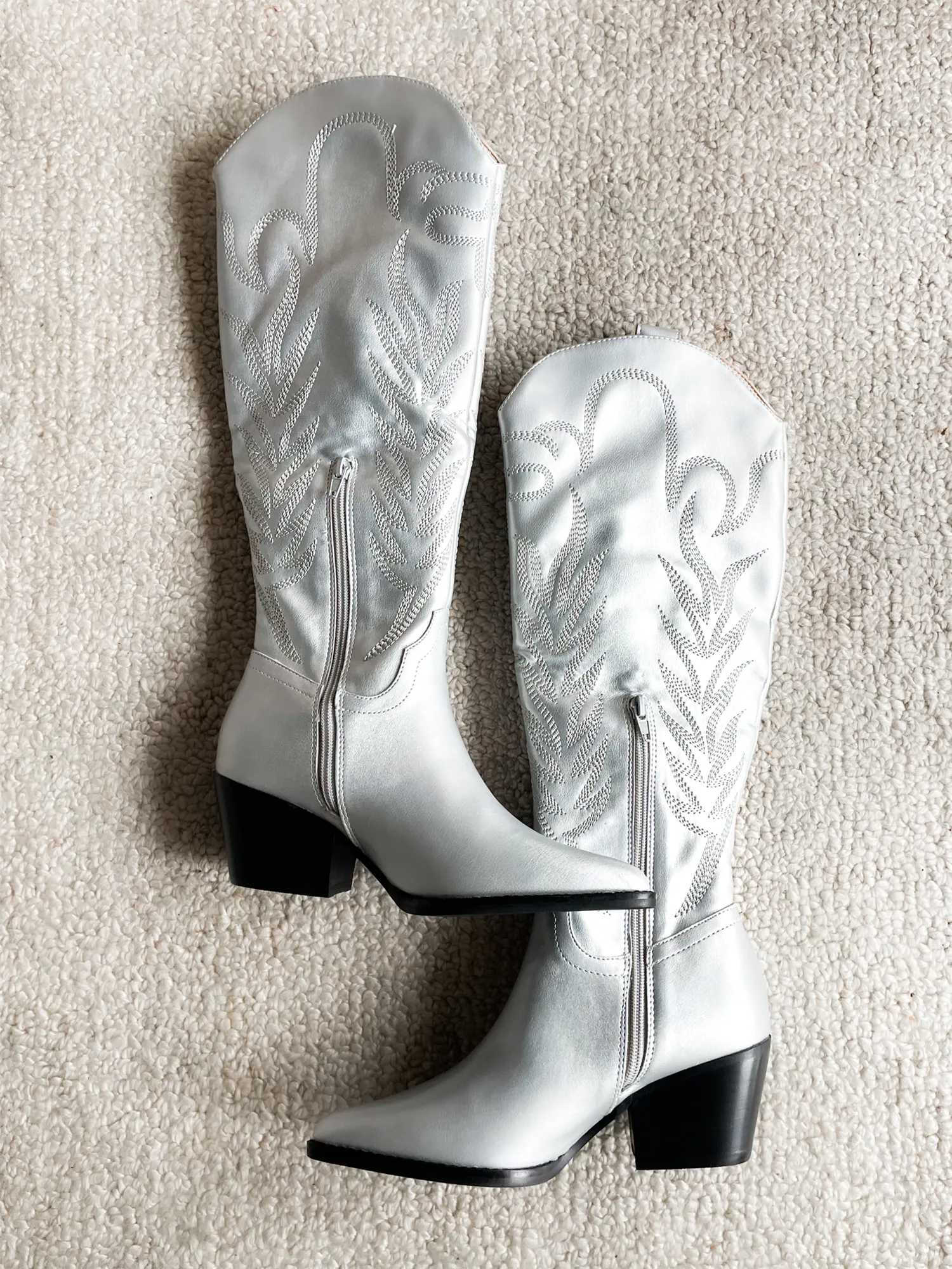 Samara Cowgirl Boot in Silver