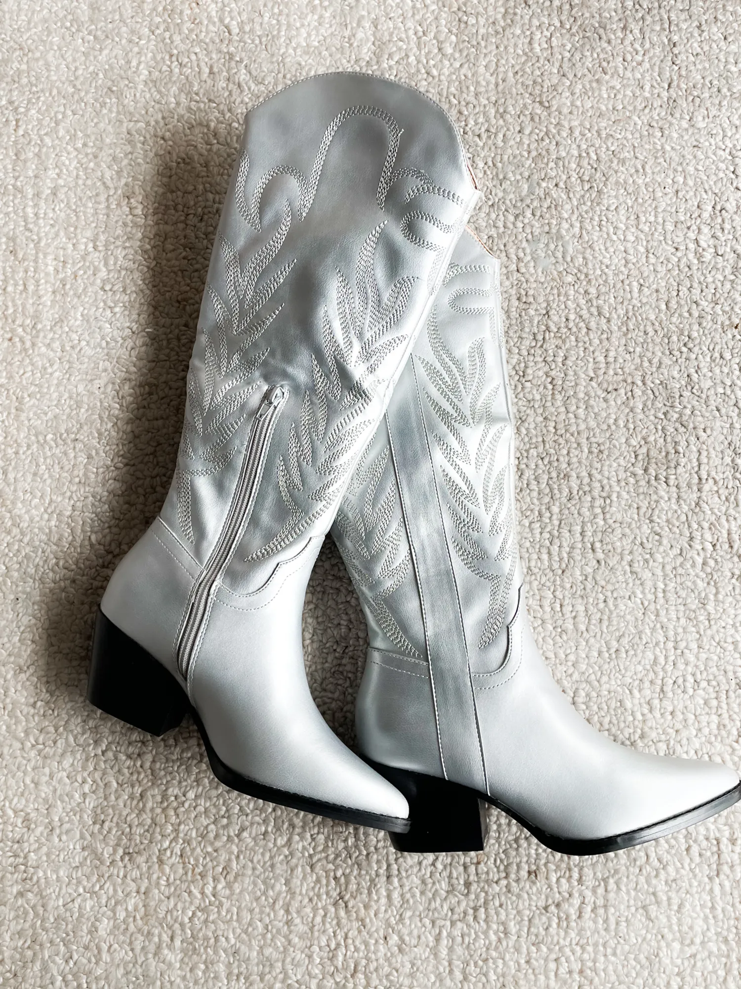 Samara Cowgirl Boot in Silver